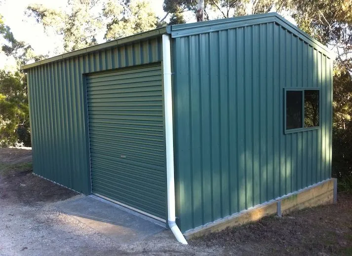 Colorbond shed with roller door