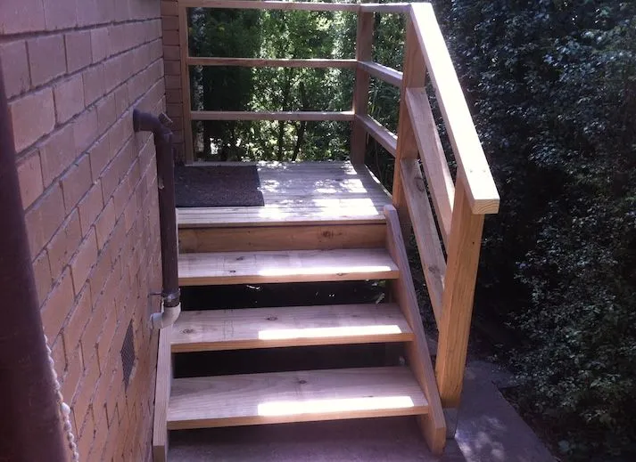 Side-entry stairs and handrail