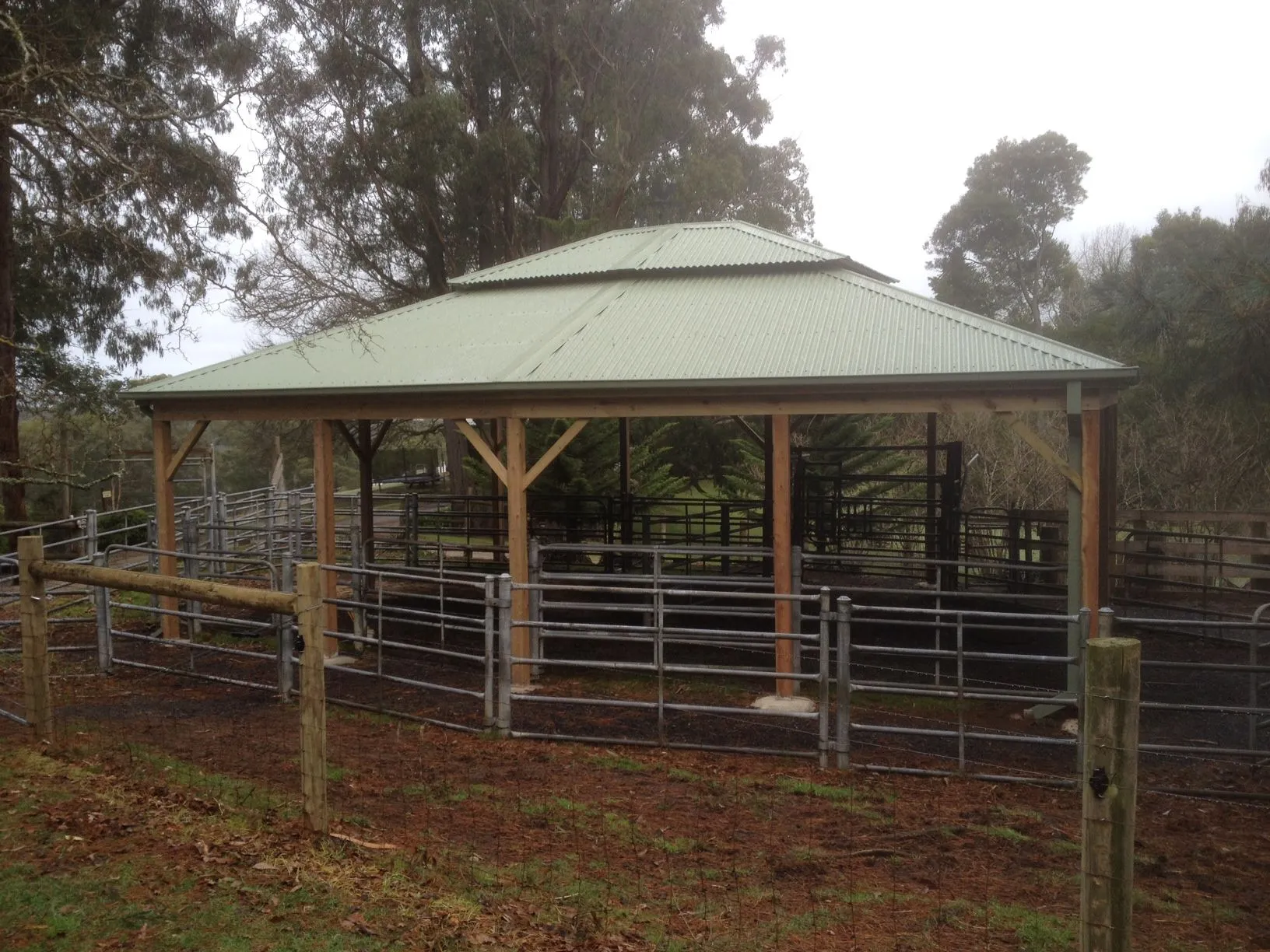 Horse yards shelter
